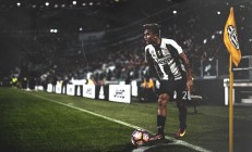 开云体育下载-西亚卡姆单节风暴，独行侠狂飙拉开浙江队，诠释比赛唯一性