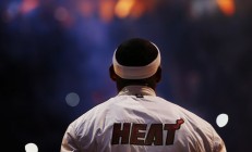 开云体育入口-跨越运动的共鸣，当NBA总决赛的战术博弈遇见那不勒斯的争冠智慧