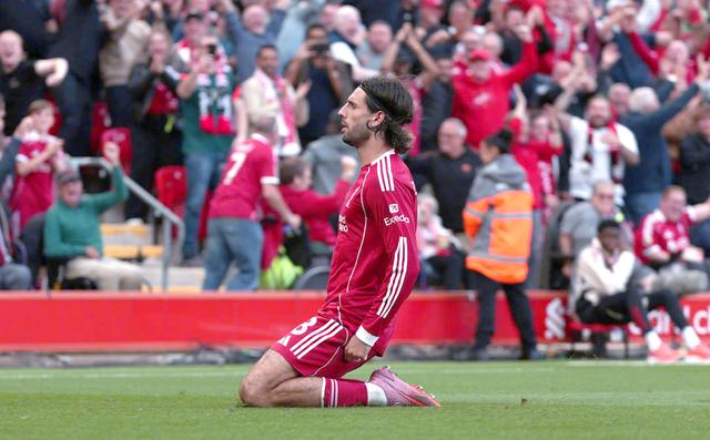 利物浦连续三场不败，登顶积分榜！的简单介绍