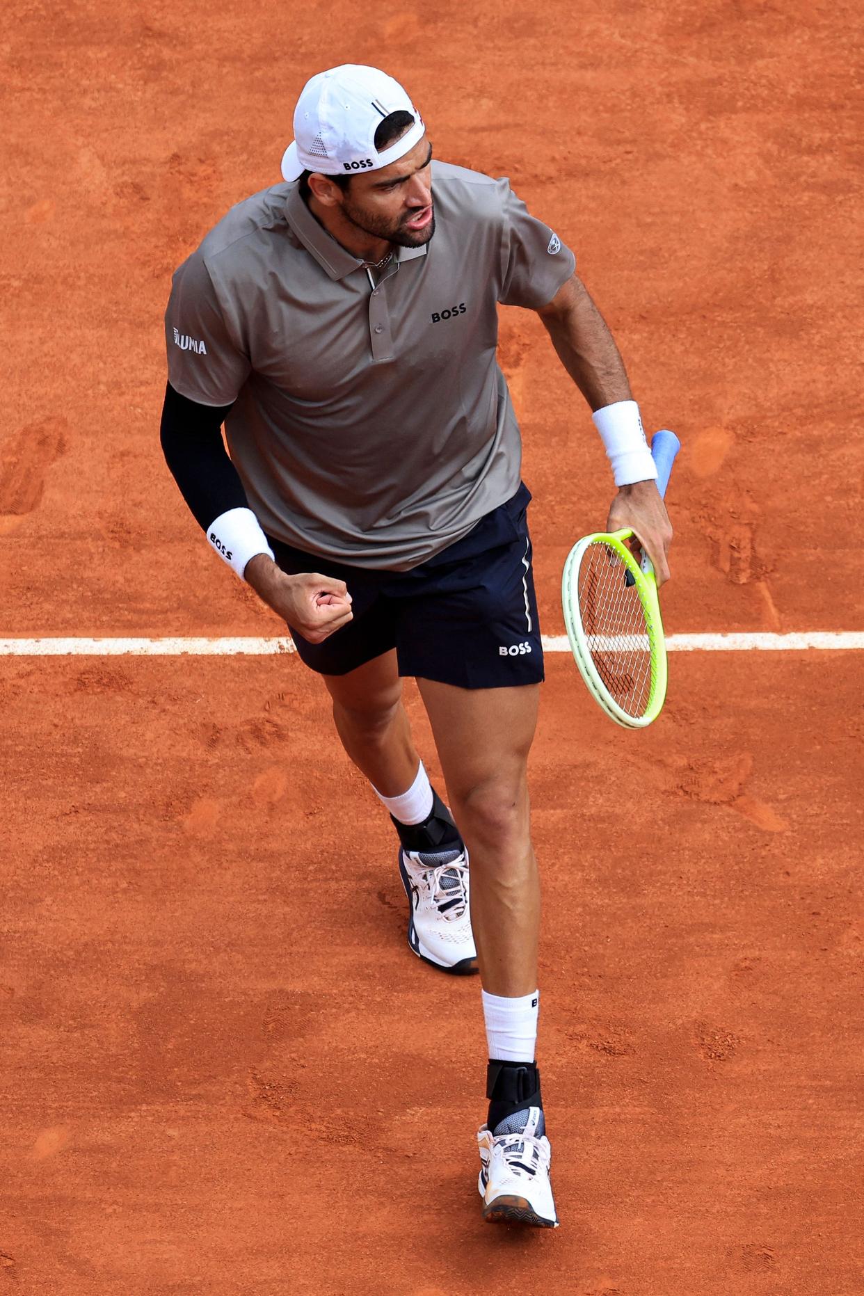 包含蒙特卡洛大师赛完胜戴维斯杯，兹维列夫刷新纪录的词条