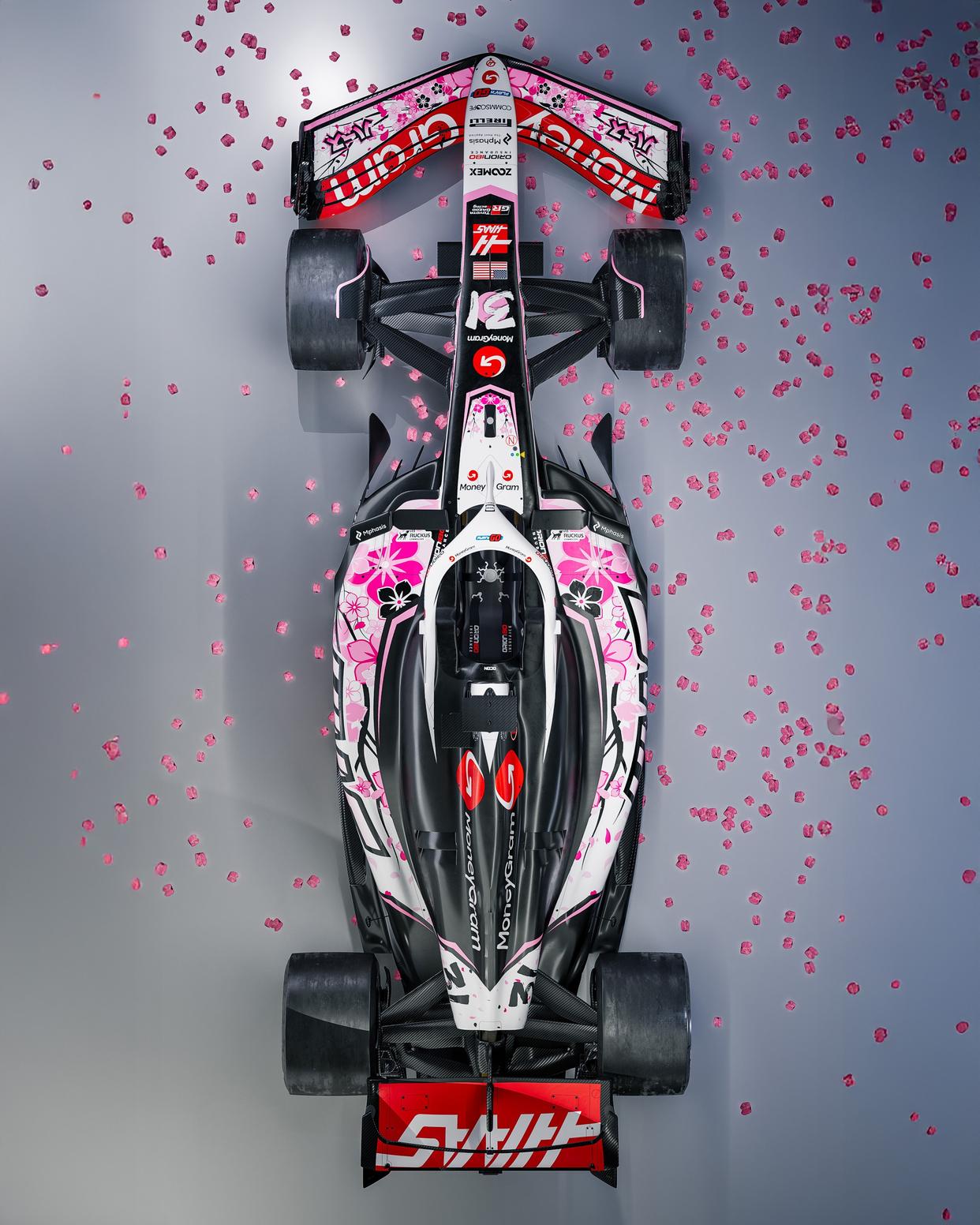 雷诺车队鏖战哈斯车队，佩雷兹惊艳四座的简单介绍