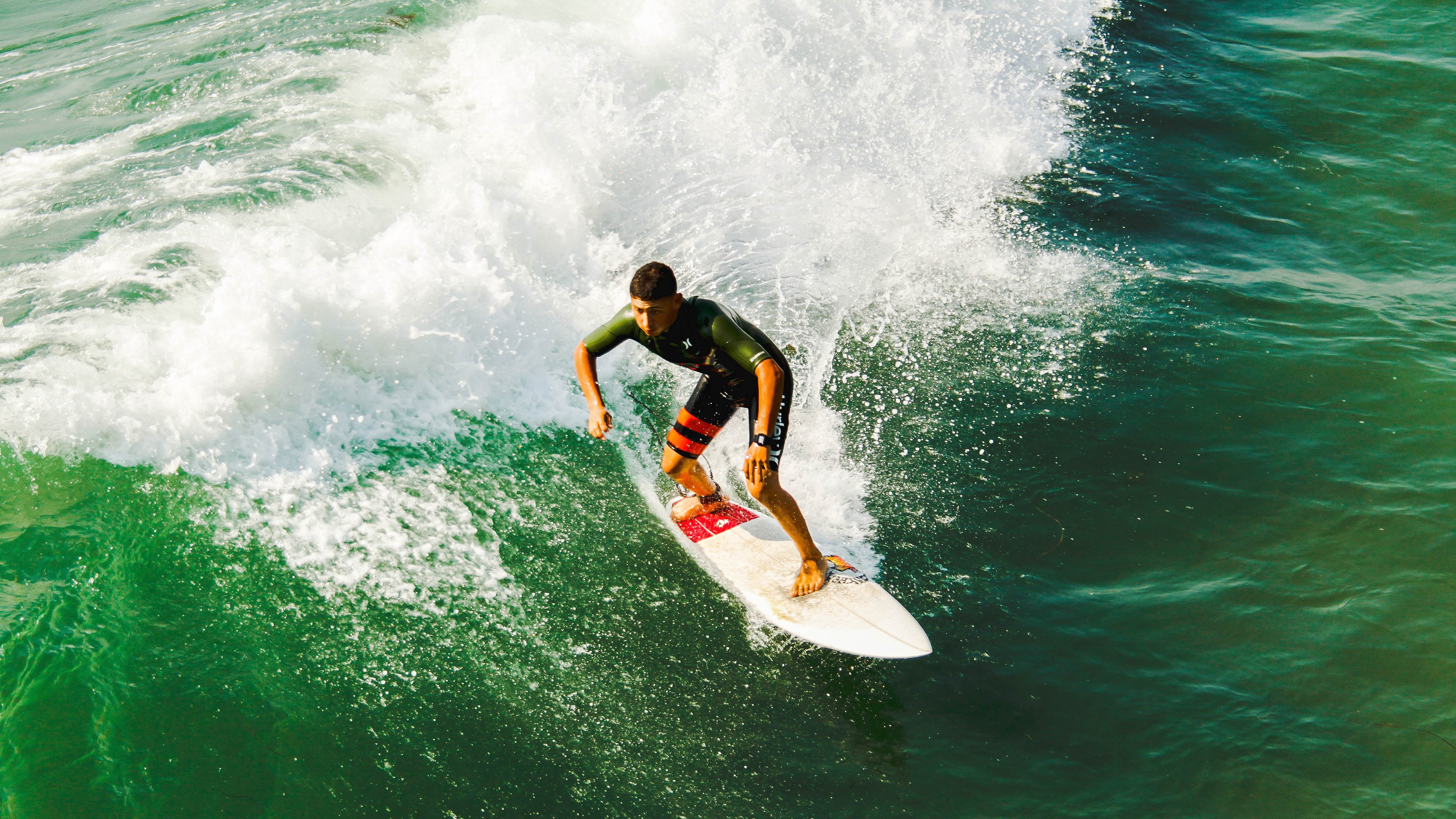 从秘鲁淘汰赛到曼城防线,阿劳霍的统治级数据如何诠释现代足球防守艺术