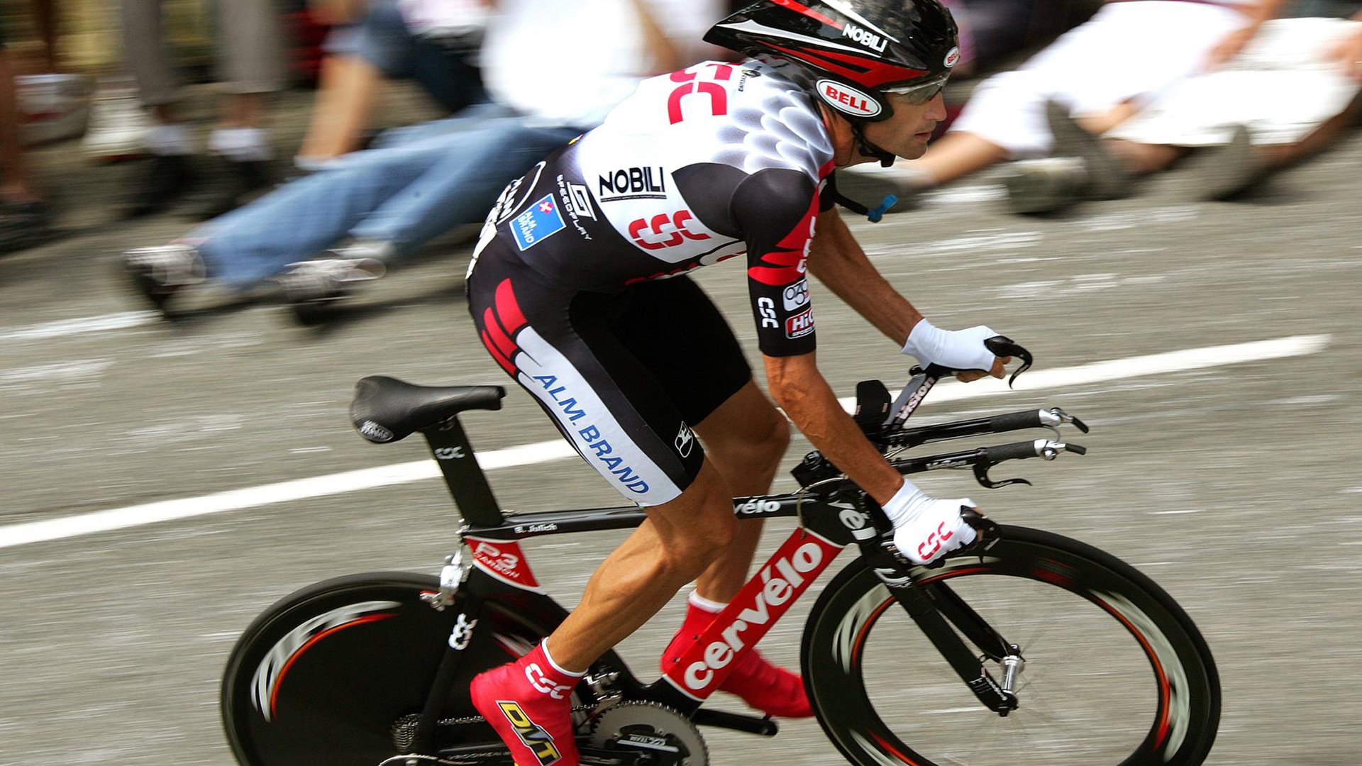 毫厘间的王冠，拉塞尔绝境闪光，雷诺险胜背后的F1生存哲学